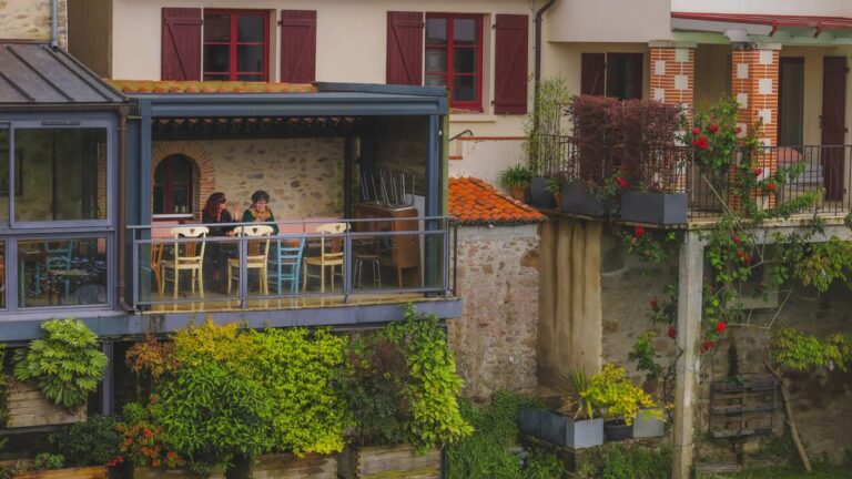 La terrasse appartient au jardin autant qu’à la maison