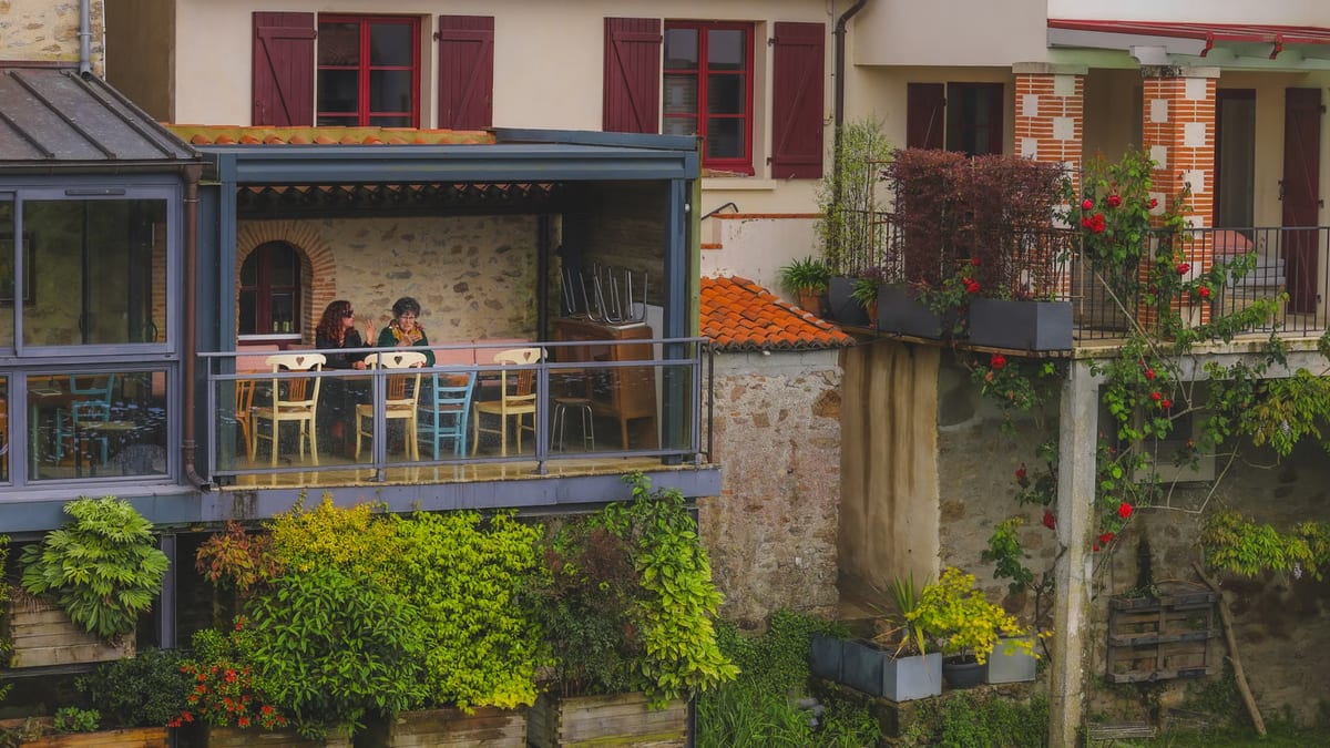 La terrasse appartient au jardin autant qu’à la maison
